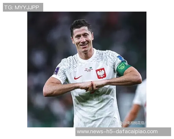 莱万回忆被前国家队主帅剥夺队长袖标时的震惊反应让我从椅子上摔了下来 莱万回忆被前国家队主帅剥夺队长袖标时的震惊反应让我从椅子上摔了下来