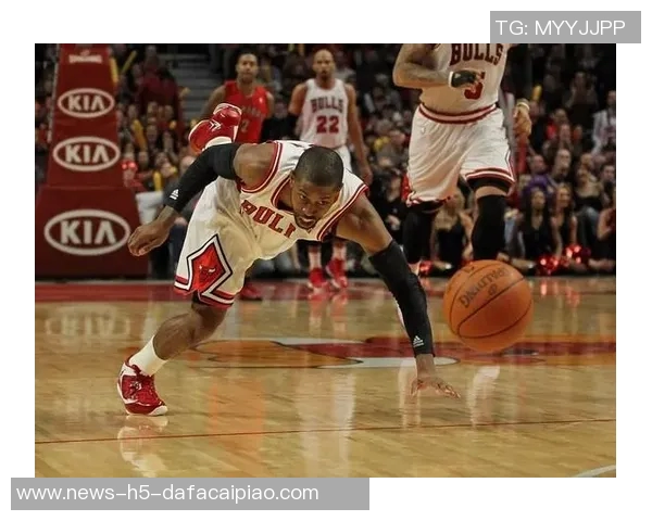 沃特森表现稳定全场14投8中贡献21分5篮板2助攻1盖帽并遭遇5次犯规