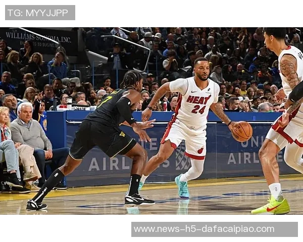 鲍威尔表现平平15投5中仅得20分罚球命中率稍高 鲍威尔表现平平15投5中仅得20分罚球命中率稍高